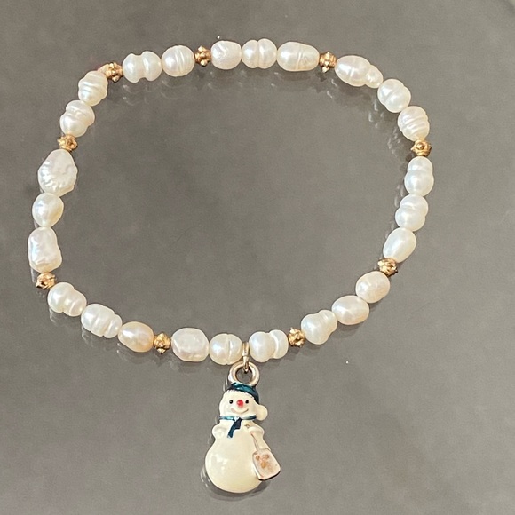 Mother of Pearl Enamel Snowman Stretch Bracelet - Picture 1 of 4
